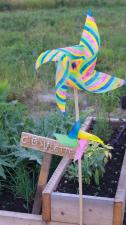Cliquez pour agrandir Jardin collectif : nouveau bac, tipi et vire-vents
