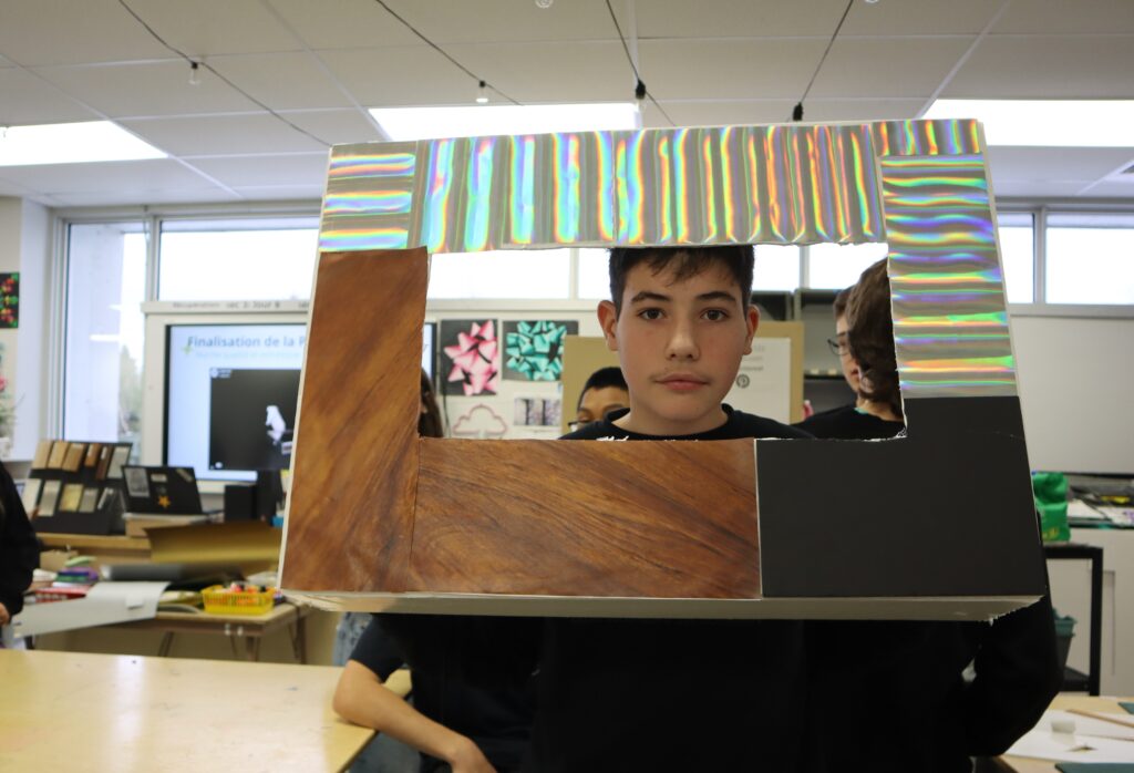 Aramis avec l'école secondaire des Batisseurs - Édifice Jonquière, Dennis Baril, ART, Atelier 6