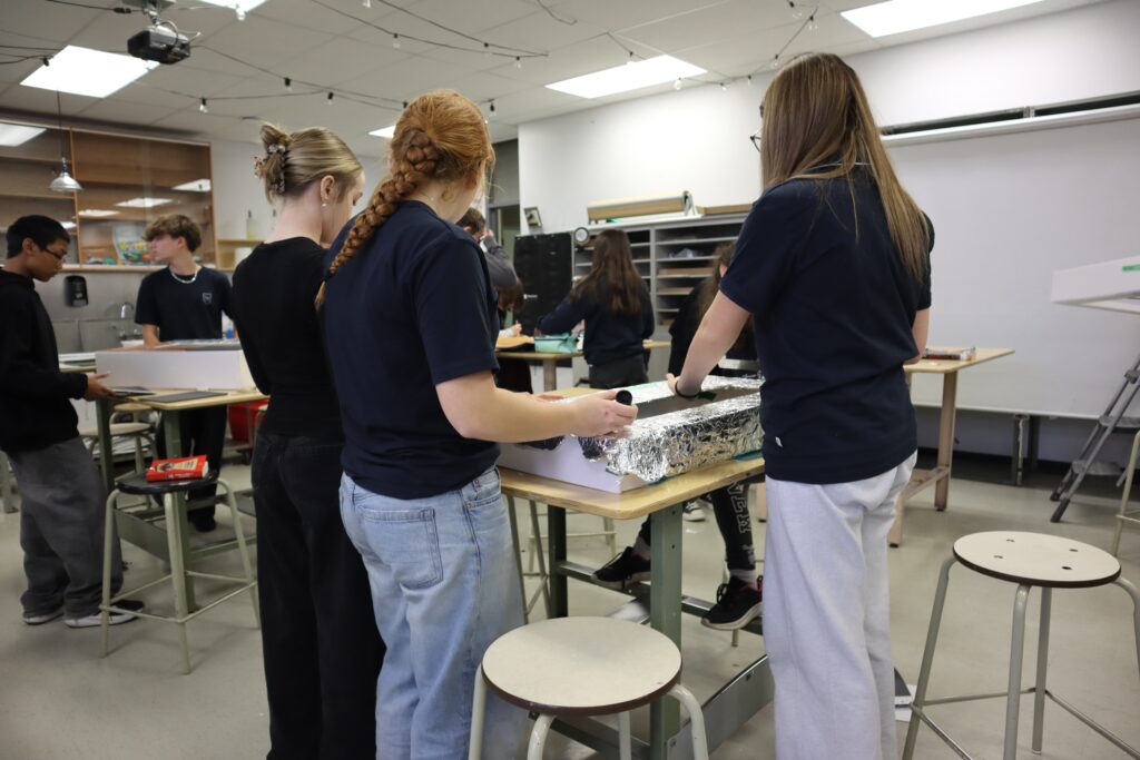 Aramis avec l'école secondaire des Batisseurs - Édifice Jonquière, Dennis Baril, ART, Atelier 6