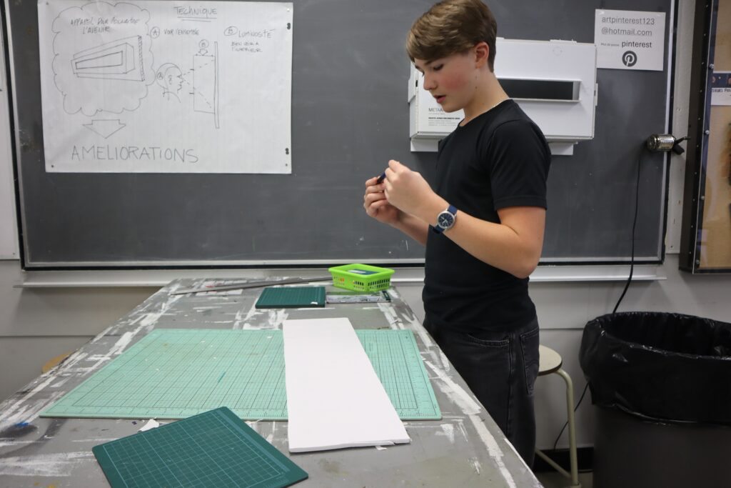 Aramis avec l'école secondaire des Batisseurs - Édifice Jonquière, Dennis Baril, ART, Atelier 6