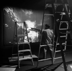 Photographies de Cédric Delorme-Bouchard lors du montage de l'exposition Phobos Deimos de Simon Émond. Crédit : Simon Émond, 2025.