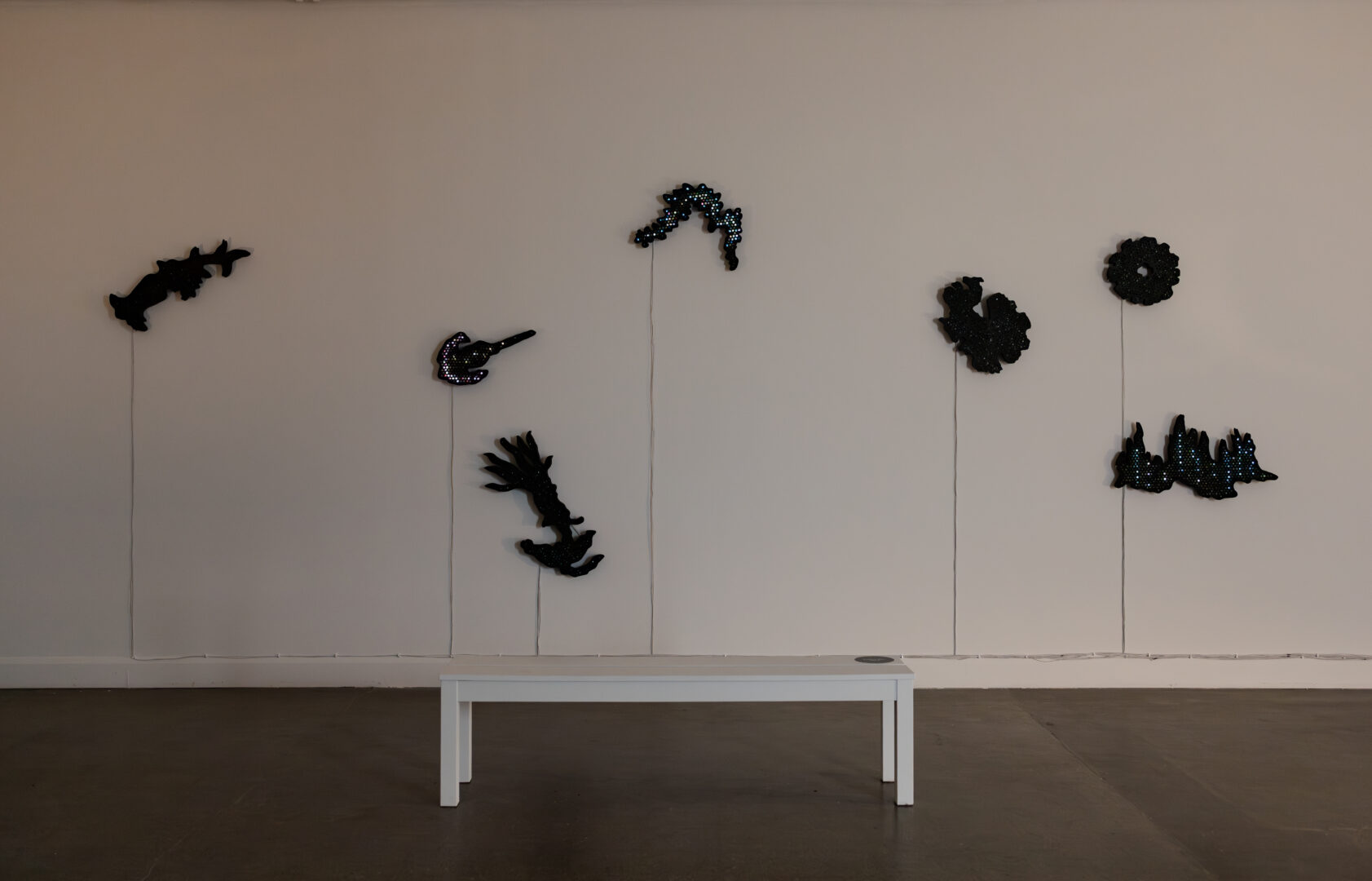 Photo de l'oeuvre installative et interactive Atolla d'Amélie Brindamour, 2026. Crédit de la photographie : Mathieu Chouinard, 2026.