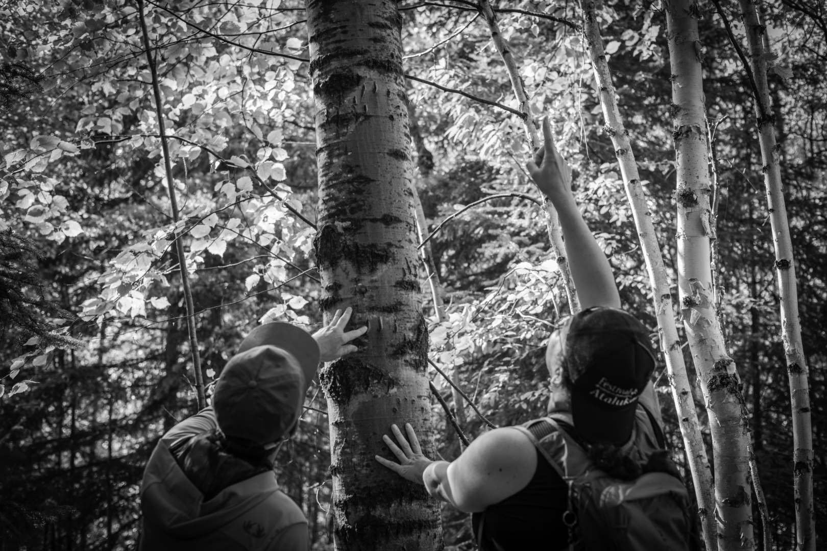 Charles et Amélie en forêt. Crédit : Mariane Tremblay, 2026.