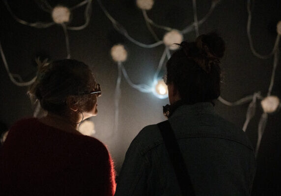 Nous sommes tou•te•s signaux, Amélie Brindamour. Crédit : Caravansérail, Fanny Basque.